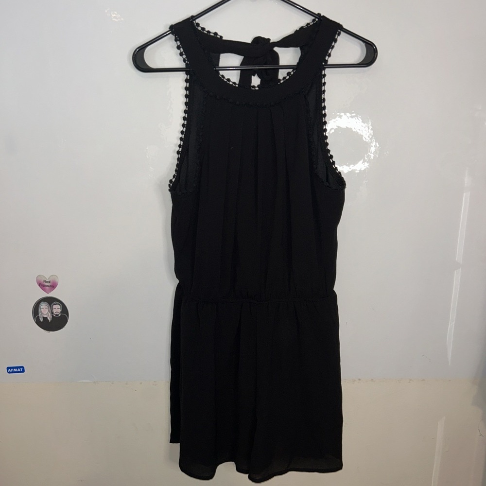 BLUE RAIN Solid Black Crochet Trim Tie Neck Halter ROMPER JR SZ M‎
